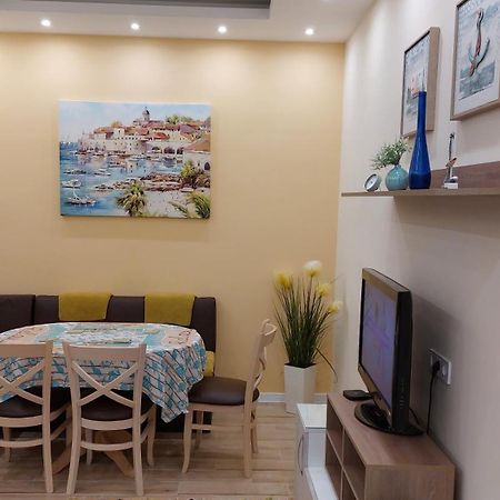 Апартамент Pink & Blue - 2Bdr With Balcony - Wi-Fi Warna Zewnętrze zdjęcie