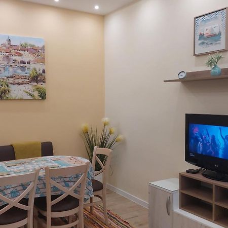 Апартамент Pink & Blue - 2Bdr With Balcony - Wi-Fi Warna Zewnętrze zdjęcie