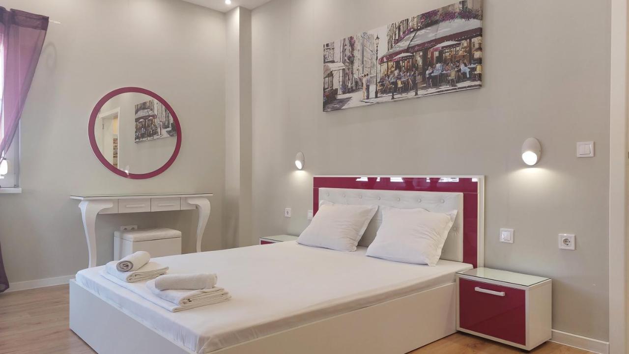 Апартамент Pink & Blue - 2Bdr With Balcony - Wi-Fi Warna Zewnętrze zdjęcie