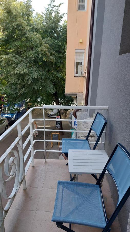 Апартамент Pink & Blue - 2Bdr With Balcony - Wi-Fi Warna Zewnętrze zdjęcie