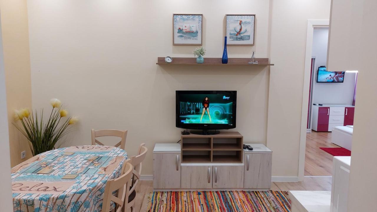 Апартамент Pink & Blue - 2Bdr With Balcony - Wi-Fi Warna Zewnętrze zdjęcie