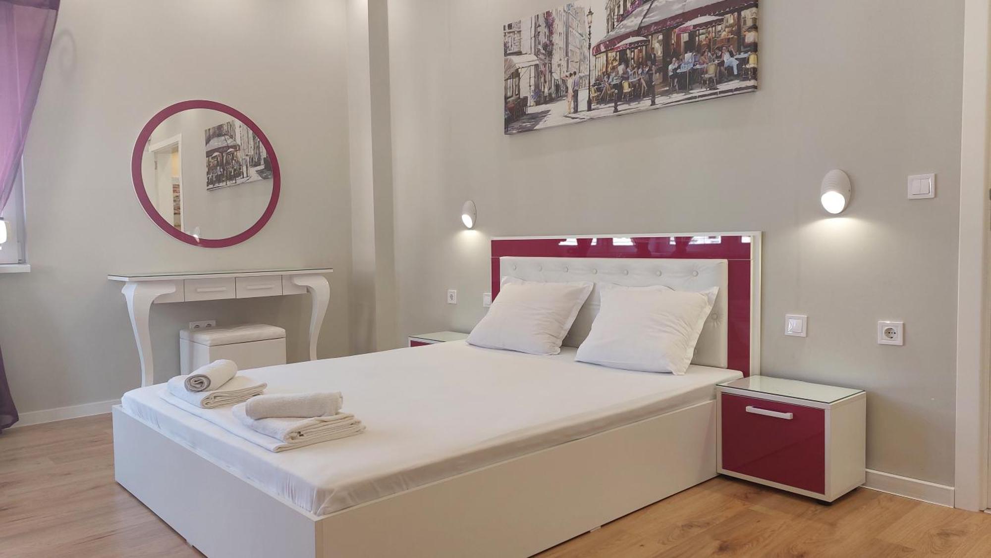 Апартамент Pink & Blue - 2Bdr With Balcony - Wi-Fi Warna Zewnętrze zdjęcie