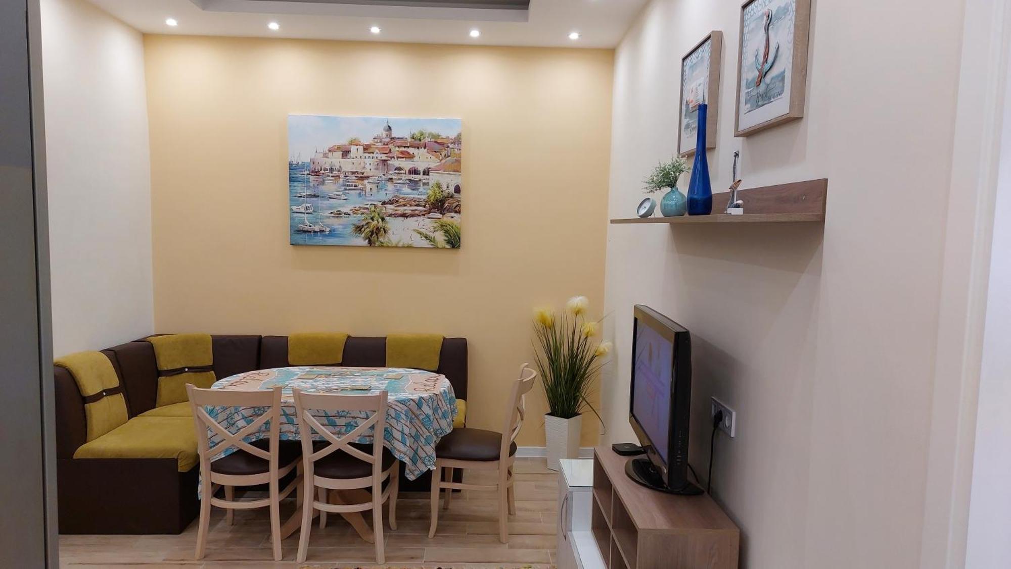 Апартамент Pink & Blue - 2Bdr With Balcony - Wi-Fi Warna Zewnętrze zdjęcie