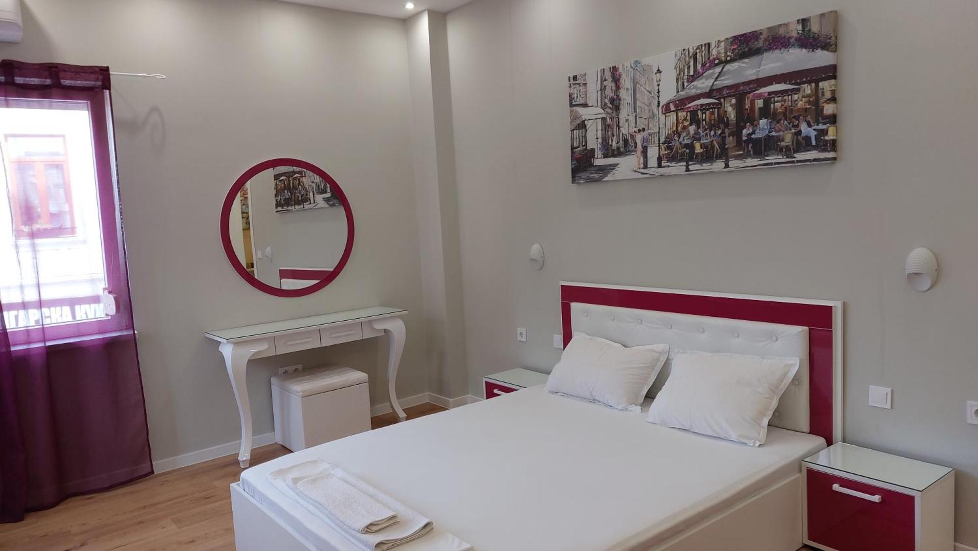 Апартамент Pink & Blue - 2Bdr With Balcony - Wi-Fi Warna Zewnętrze zdjęcie
